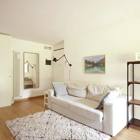 Golf Apartment *